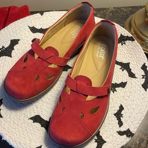 NWOT European made red “hotter” brand leather shoe excellent new condition